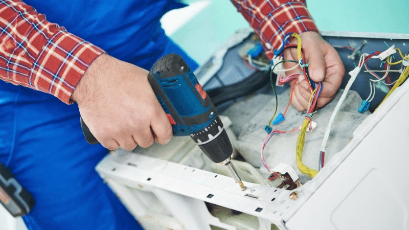 Kızılcahamam İndesit İndesit çamaşır makinesi kart tamiri – Su almama arızası orijinal parça ile giderildi. - Teknik servis örneği